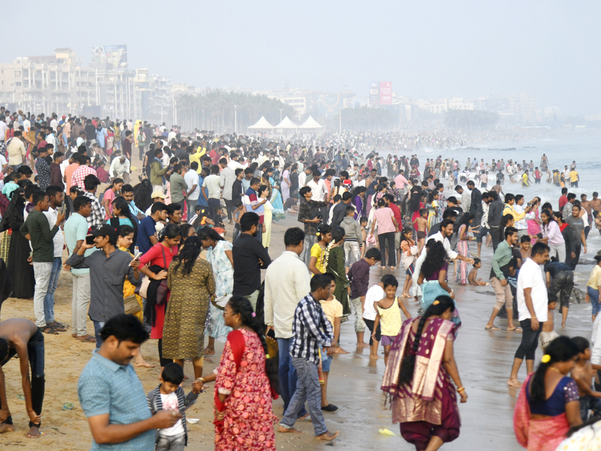 New year 2025 Celebrations at Visakhapatnam Beach2