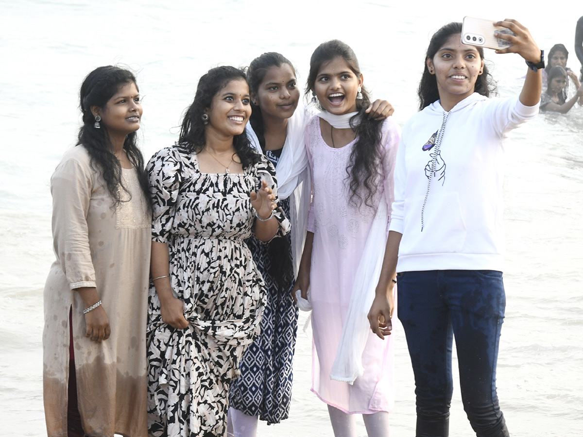 New year 2025 Celebrations at Visakhapatnam Beach6