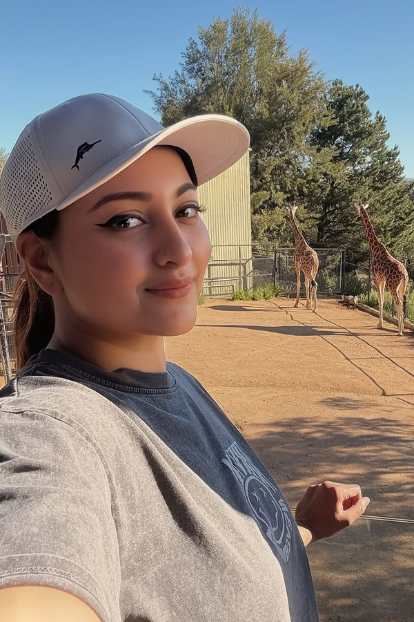 Sonakshi Sinha Shares Wildlife Encounters Moments From Her Australian Getaway Photos Goes Viral2