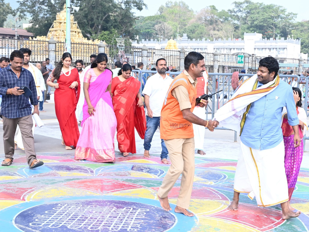 Tollywood Top Comedians Visited Tirumala: Photos11