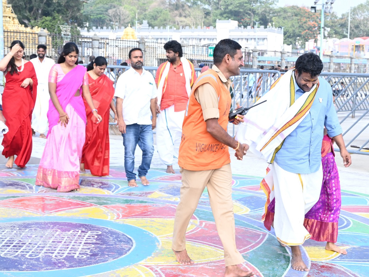 Tollywood Top Comedians Visited Tirumala: Photos12