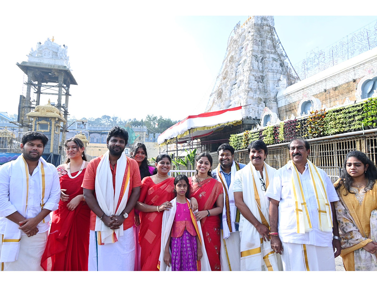 Tollywood Top Comedians Visited Tirumala: Photos3