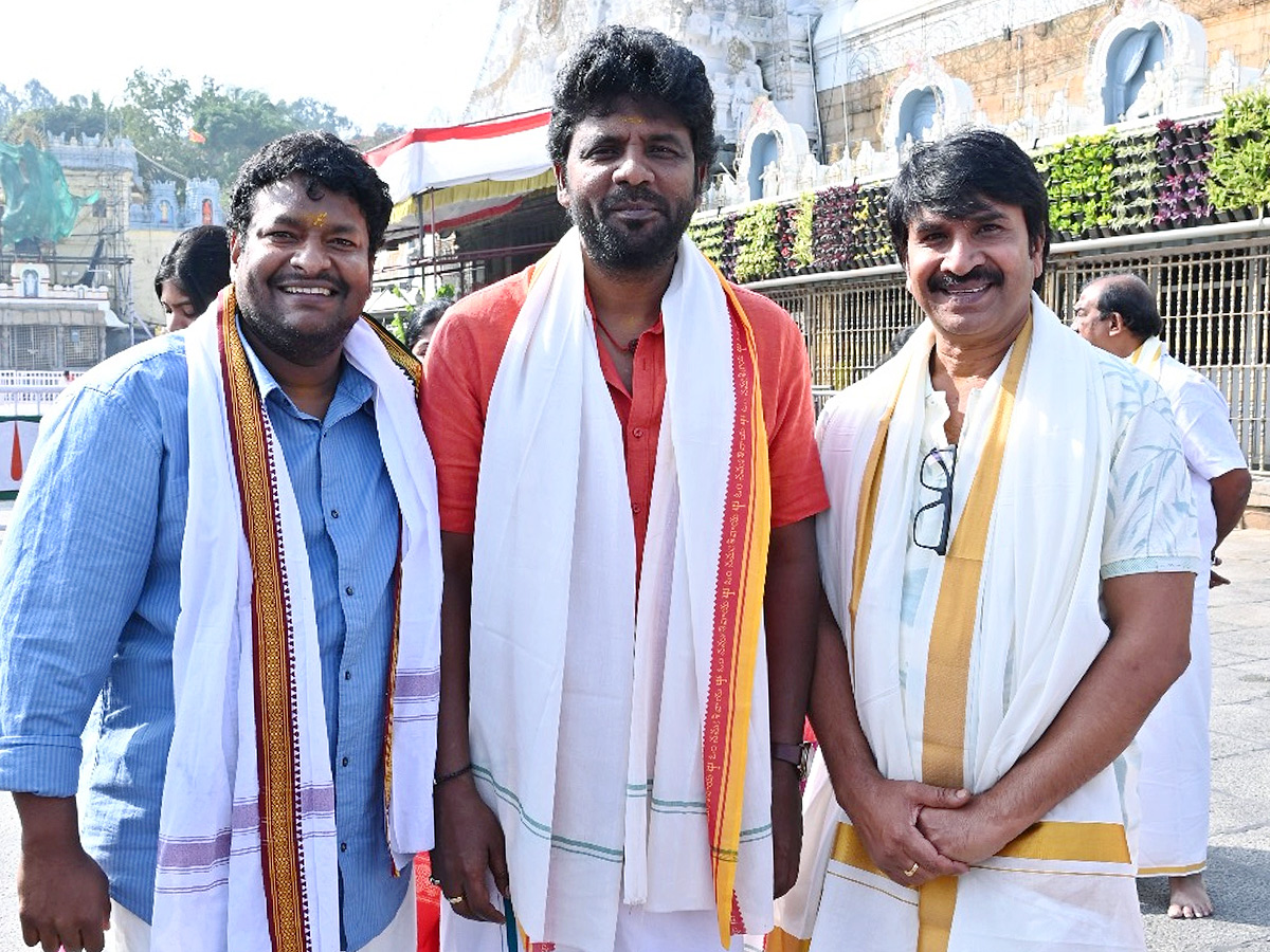 Tollywood Top Comedians Visited Tirumala: Photos1