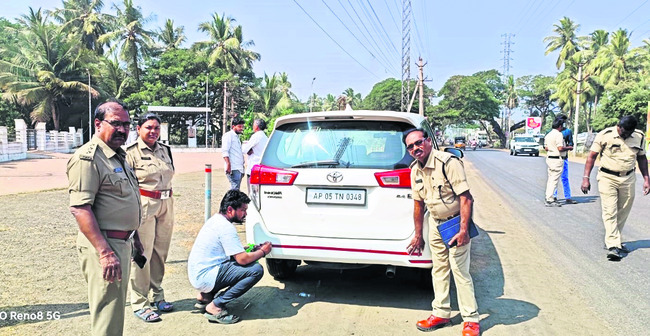 హెల్మెట్‌ ధారణ తప్పనిసరి 1