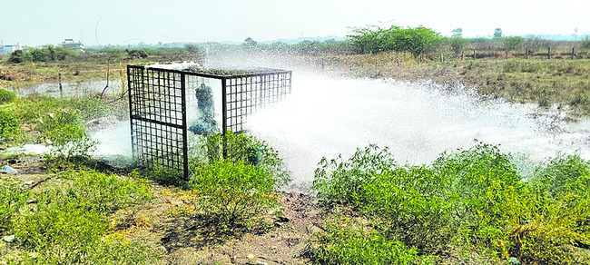 నల్ల బ్యాడ్జీలతోఉపాధ్యాయుల నిరసన 
2