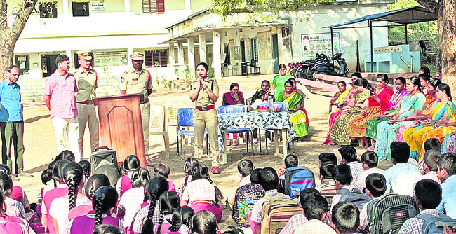 విద్యార్థులు క్రీడలపై   ఆసక్తి పెంచుకోవాలి
2