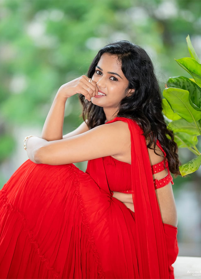 Bigg Boss Telugu Anchor Ariyana Glory Red Dress New Pics15