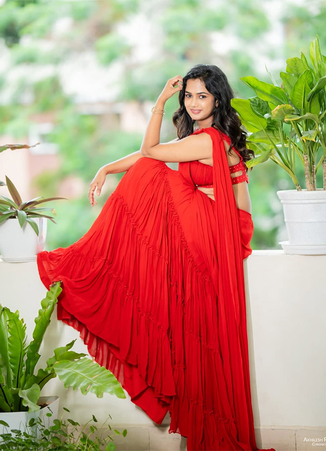 Bigg Boss Telugu Anchor Ariyana Glory Red Dress New Pics17