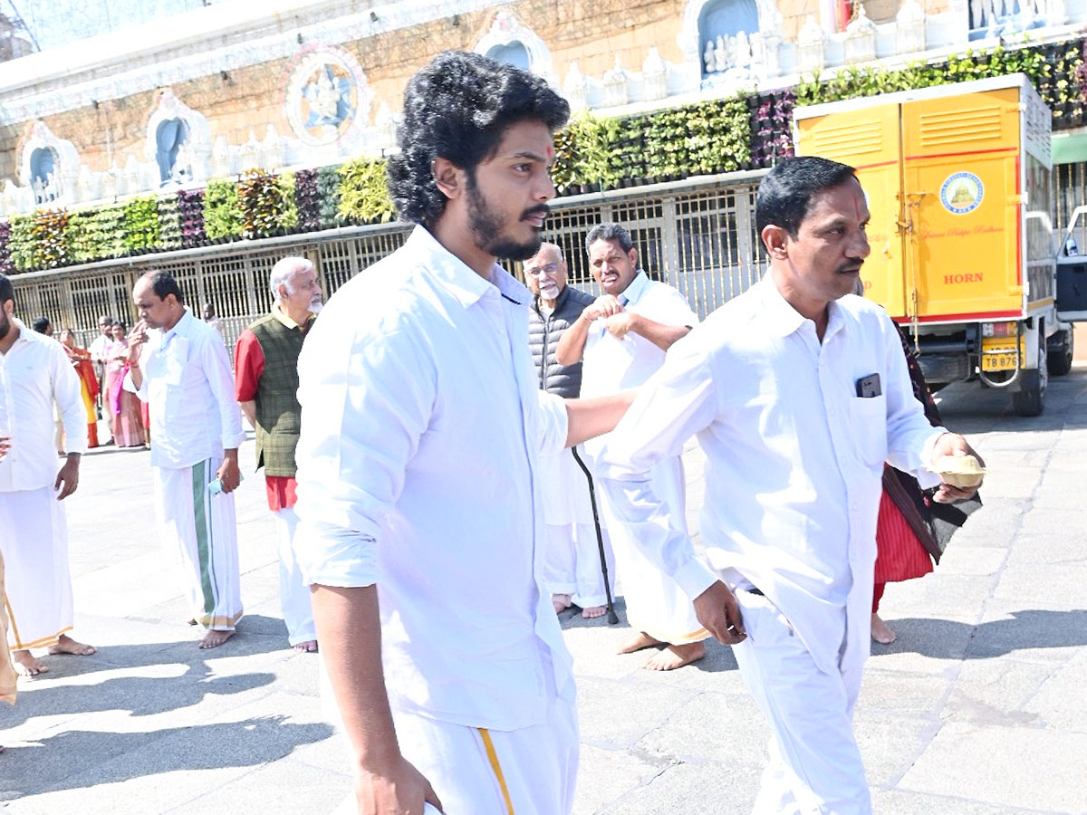 Cinema celebrities visited the Sri Venkateswara Swamy temple in Tirumala Photos18