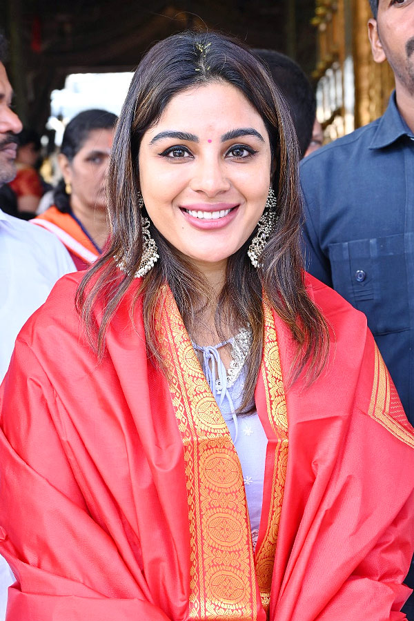 Cinema celebrities visited the Sri Venkateswara Swamy temple in Tirumala Photos6