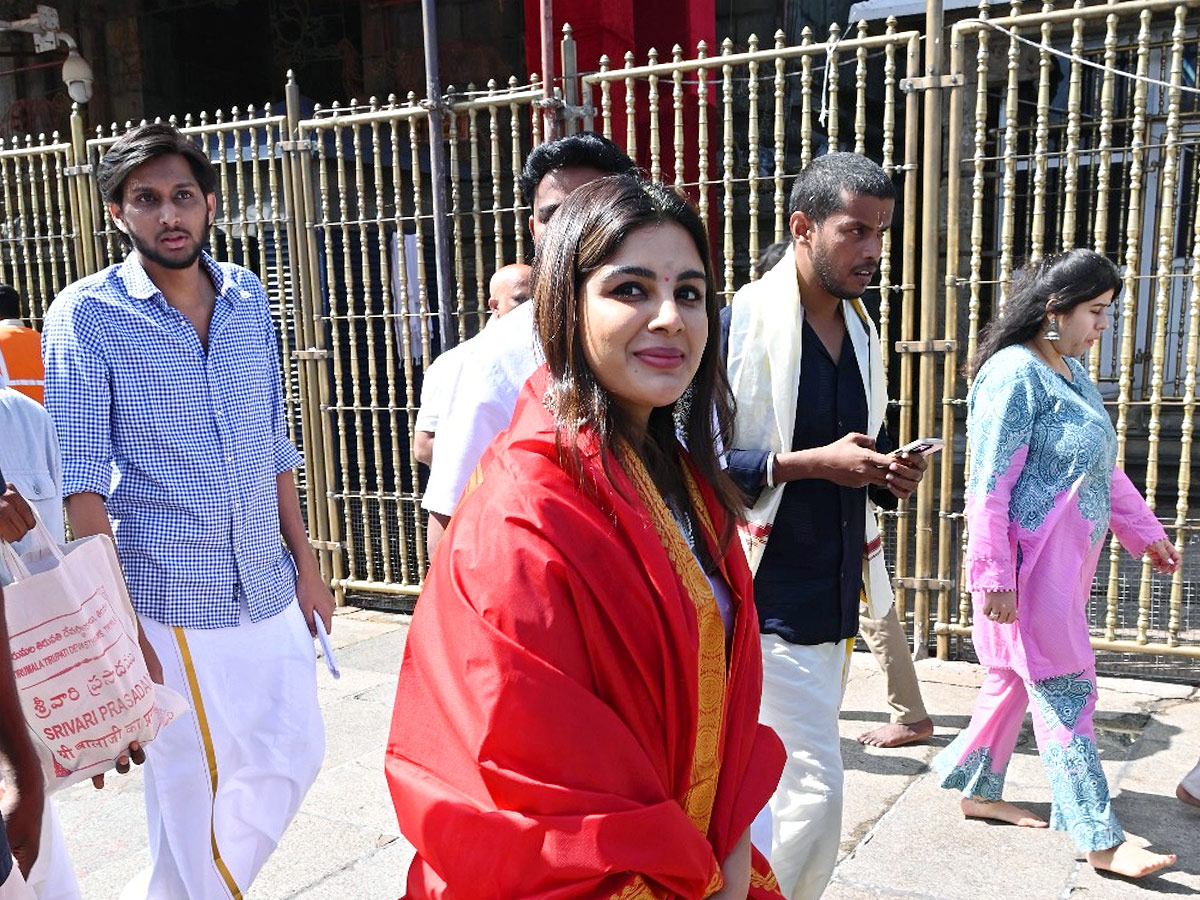 Cinema celebrities visited the Sri Venkateswara Swamy temple in Tirumala Photos7