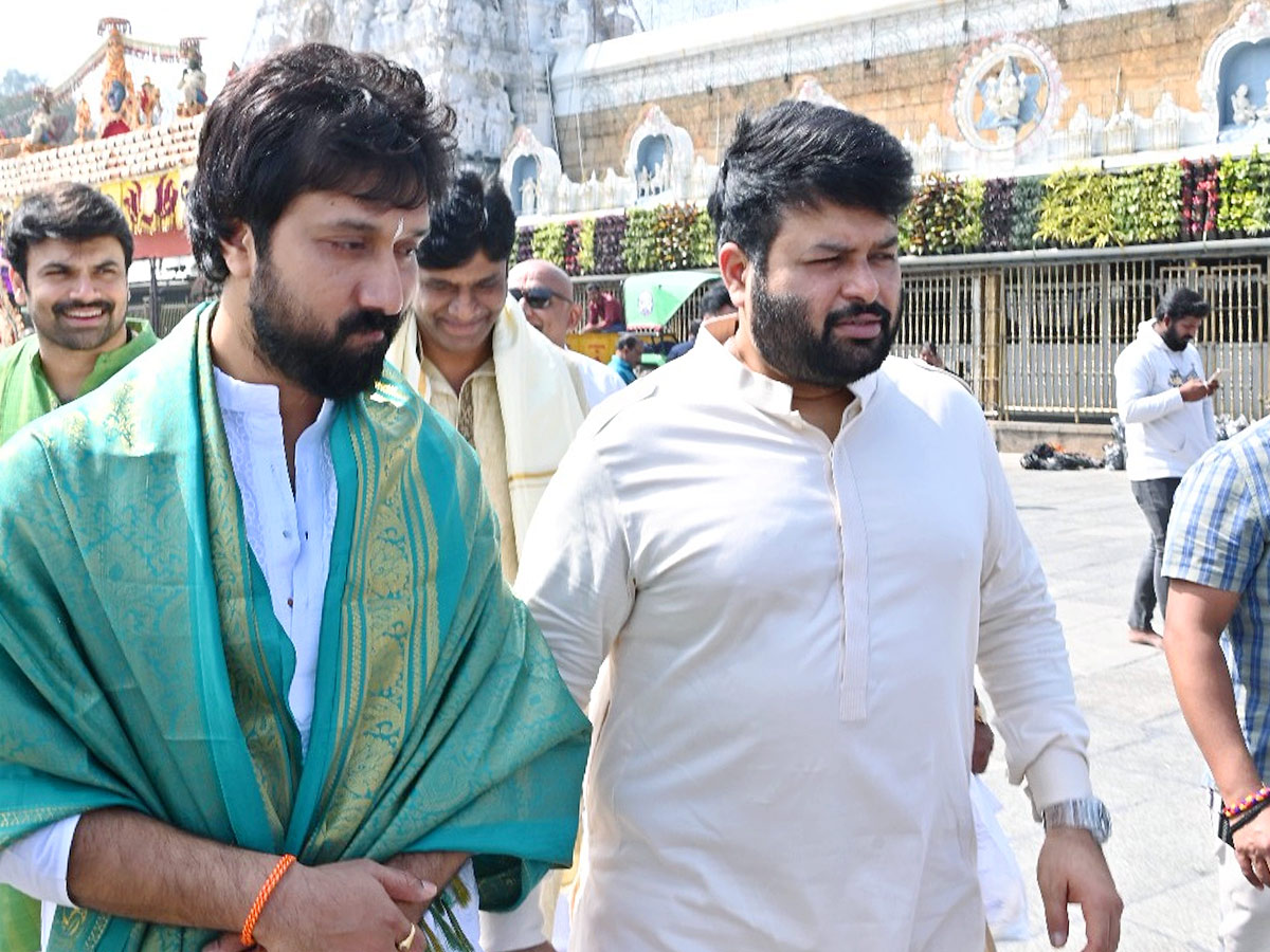 Cinema celebrities visited the Sri Venkateswara Swamy temple in Tirumala Photos27