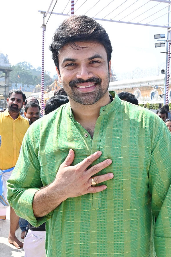 Cinema celebrities visited the Sri Venkateswara Swamy temple in Tirumala Photos30