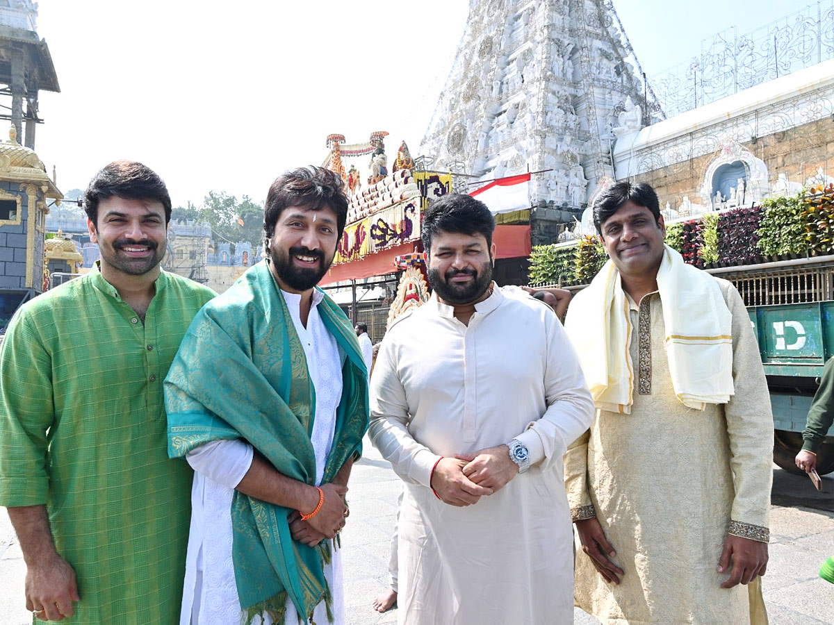 Cinema celebrities visited the Sri Venkateswara Swamy temple in Tirumala Photos33