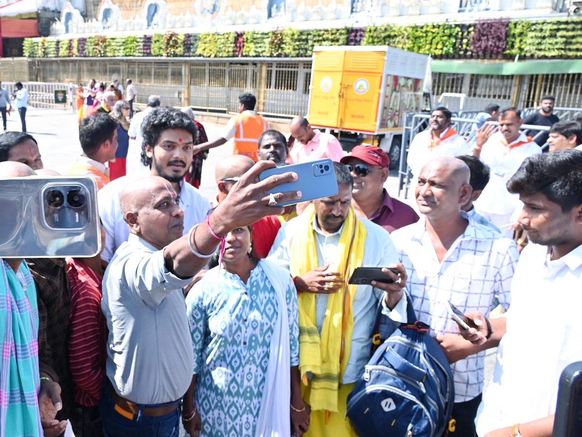 Cinema celebrities visited the Sri Venkateswara Swamy temple in Tirumala Photos21