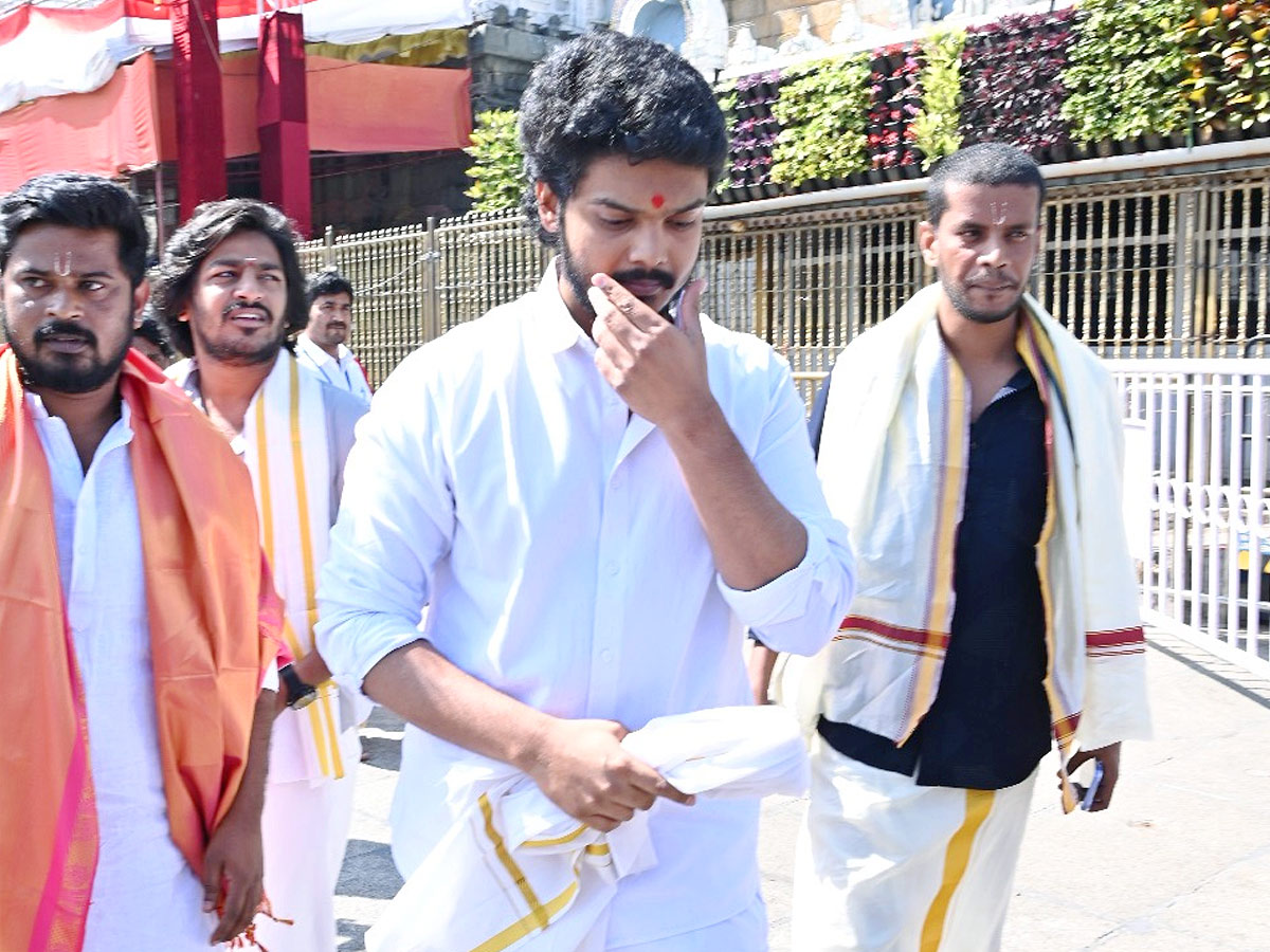 Cinema celebrities visited the Sri Venkateswara Swamy temple in Tirumala Photos22