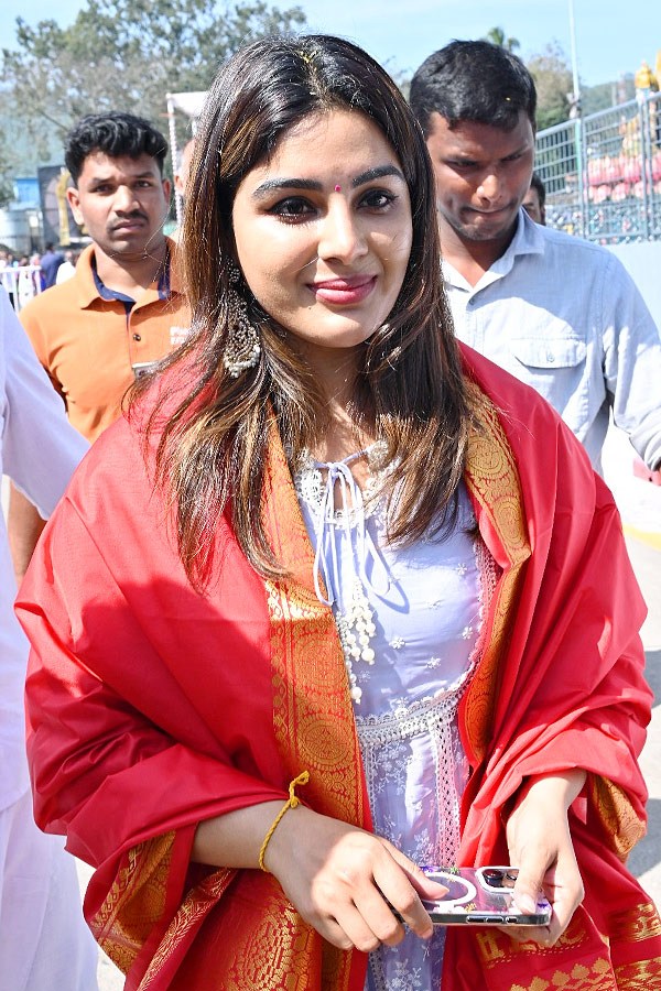 Cinema celebrities visited the Sri Venkateswara Swamy temple in Tirumala Photos2