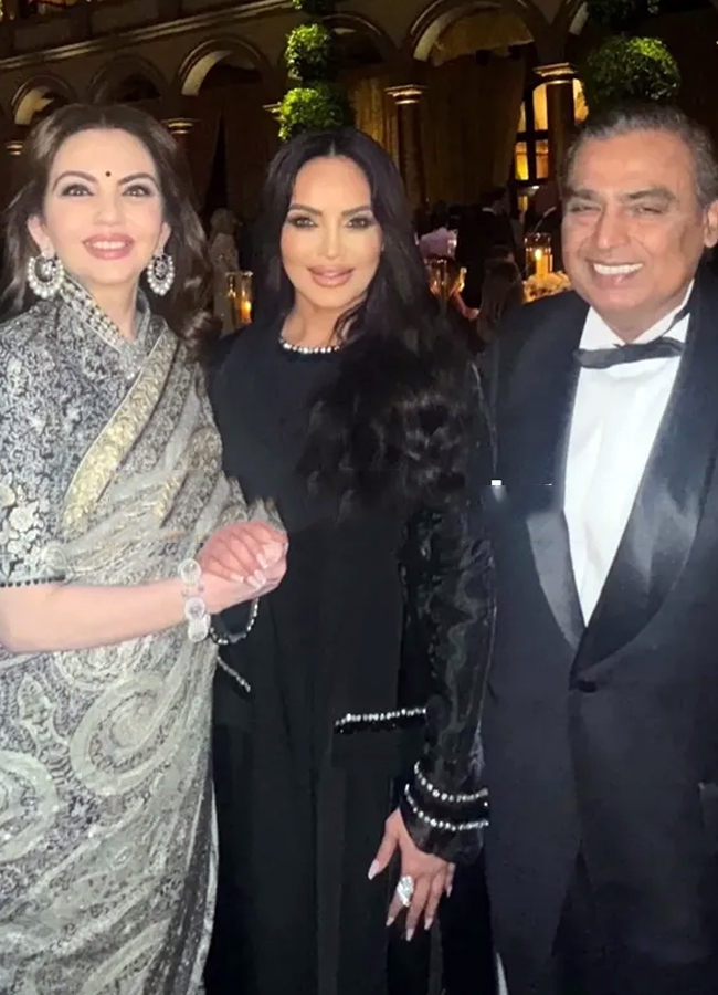 Nita Ambani looks stunning in a saree at Trump swearing in ceremony6