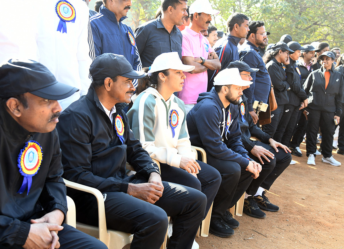 Saina Nehwal, CP CV Anand at Police Sports Meet Photos10