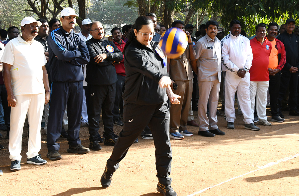 Saina Nehwal, CP CV Anand at Police Sports Meet Photos11