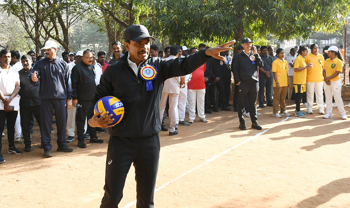 Saina Nehwal, CP CV Anand at Police Sports Meet Photos13