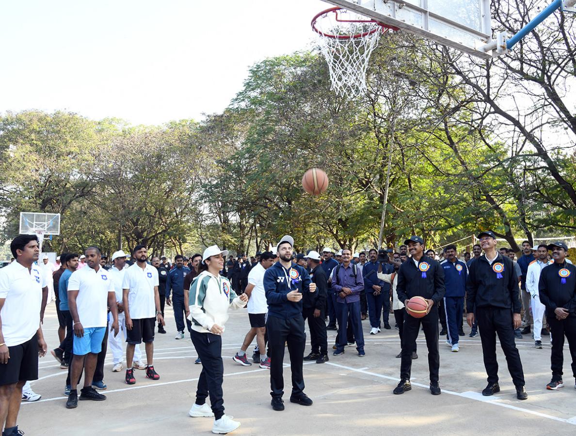 Saina Nehwal, CP CV Anand at Police Sports Meet Photos17