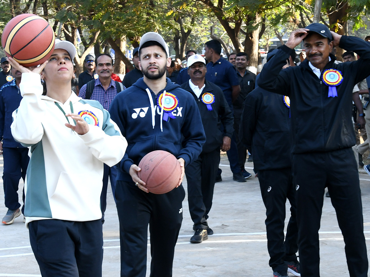 Saina Nehwal, CP CV Anand at Police Sports Meet Photos2