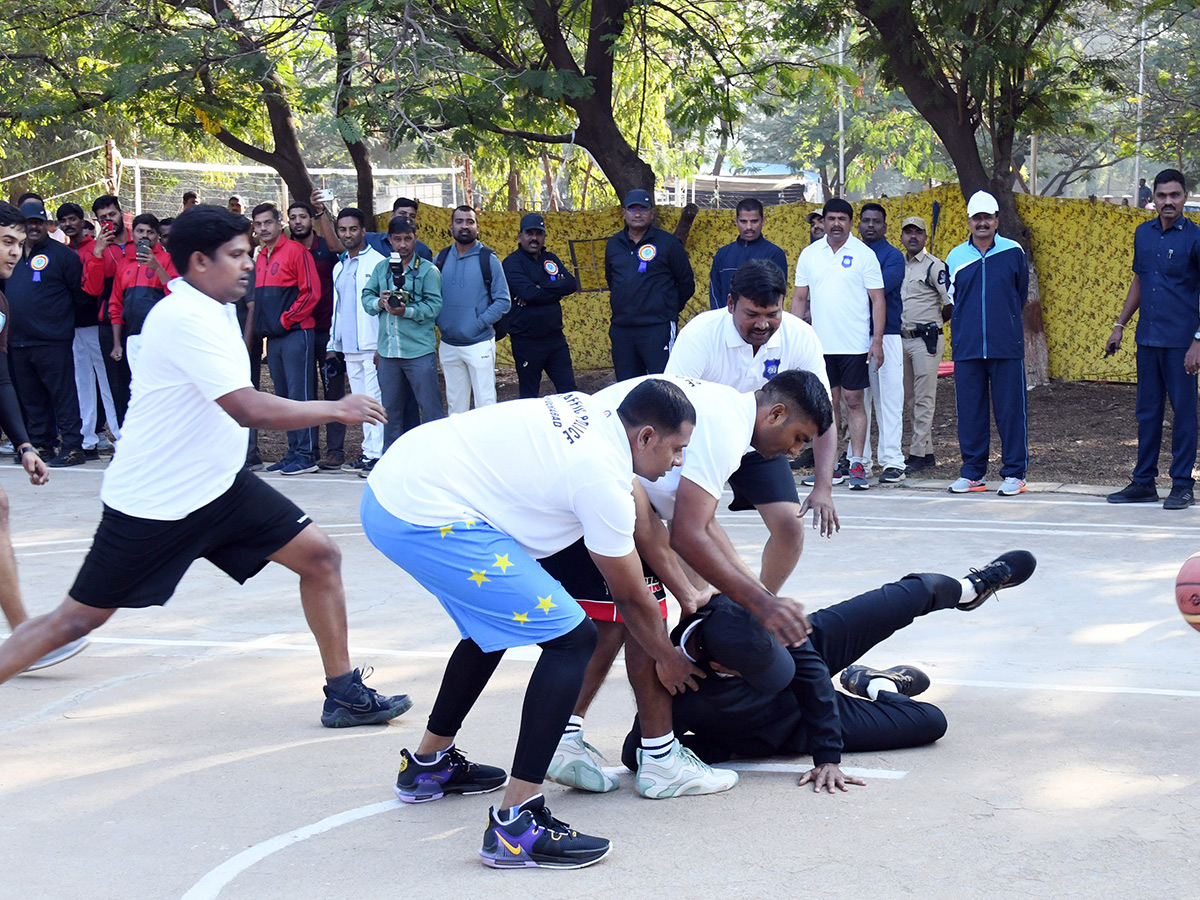 Saina Nehwal, CP CV Anand at Police Sports Meet Photos21