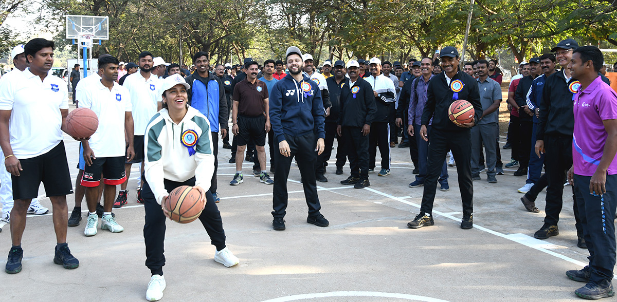 Saina Nehwal, CP CV Anand at Police Sports Meet Photos3