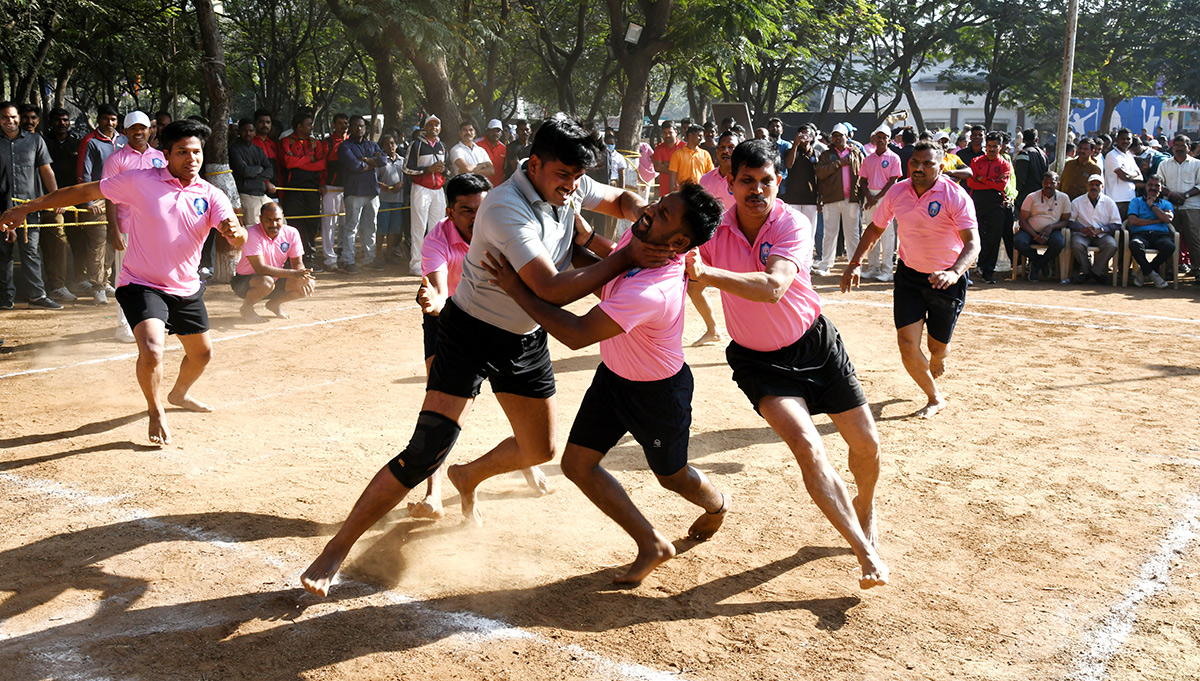 Saina Nehwal, CP CV Anand at Police Sports Meet Photos4