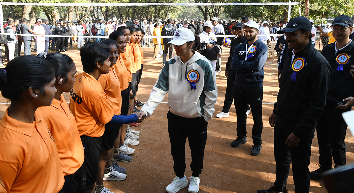 Saina Nehwal, CP CV Anand at Police Sports Meet Photos5