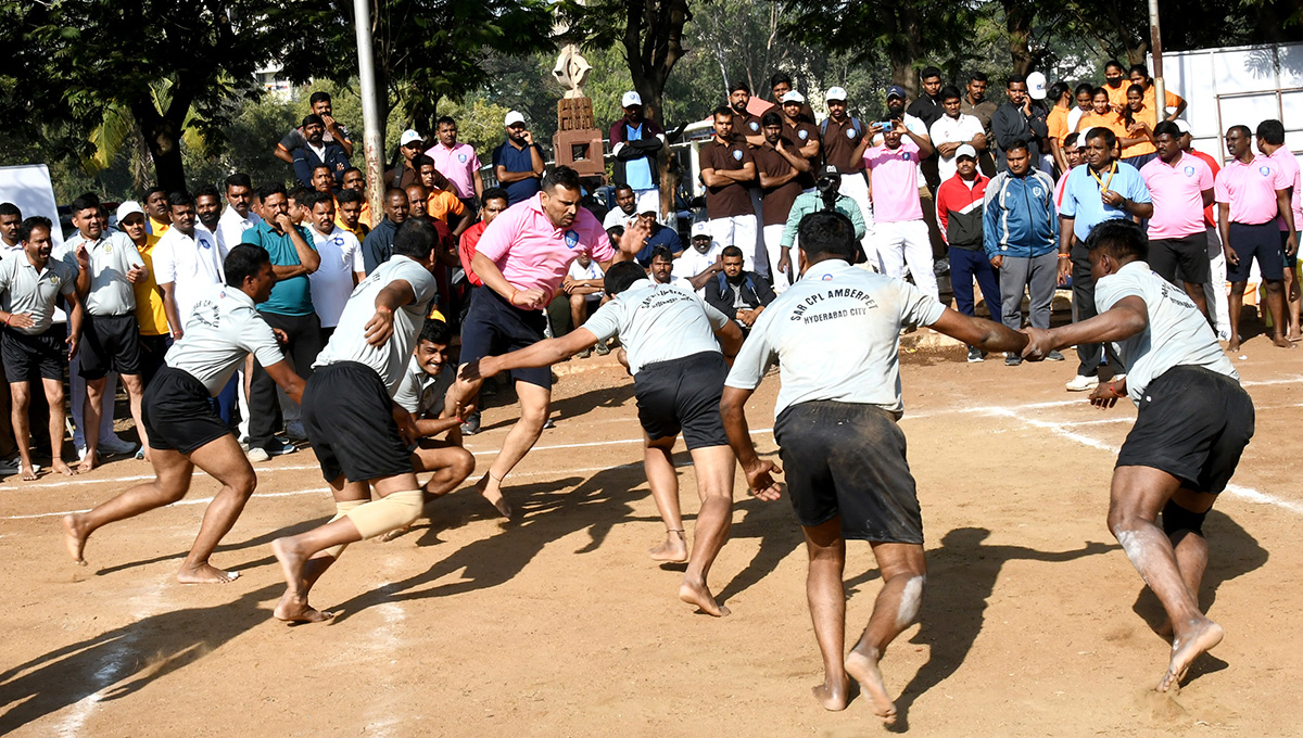 Saina Nehwal, CP CV Anand at Police Sports Meet Photos8