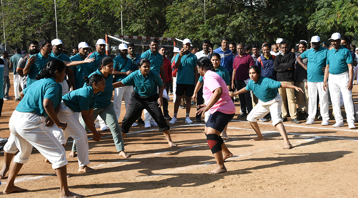 Saina Nehwal, CP CV Anand at Police Sports Meet Photos9