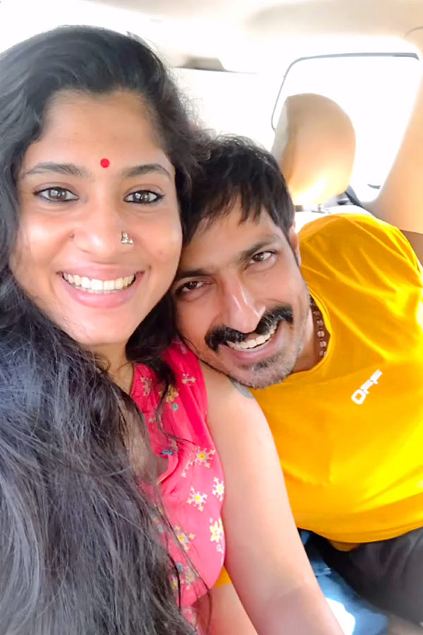 Actor Harish Uthaman Shares Second wedding Anniversary Photos On SOcial Media 12