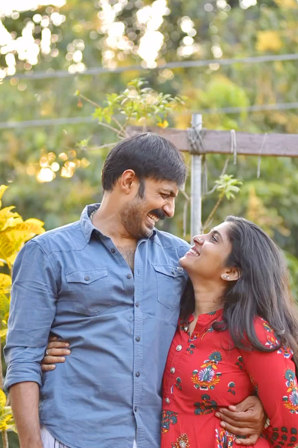 Actor Harish Uthaman Shares Second wedding Anniversary Photos On SOcial Media 13