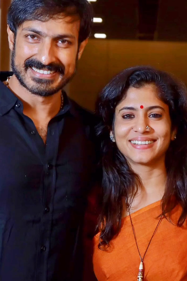 Actor Harish Uthaman Shares Second wedding Anniversary Photos On SOcial Media 14