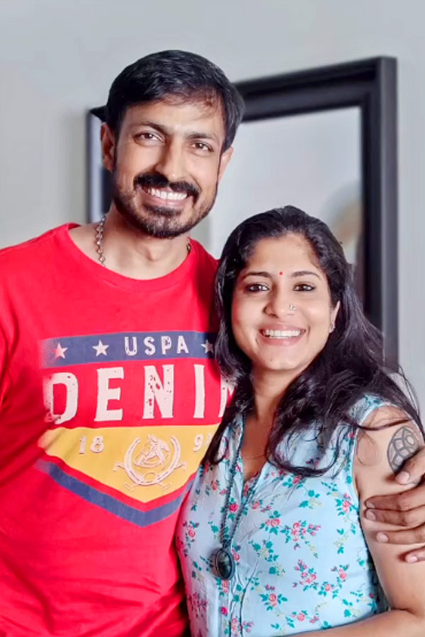 Actor Harish Uthaman Shares Second wedding Anniversary Photos On SOcial Media 17