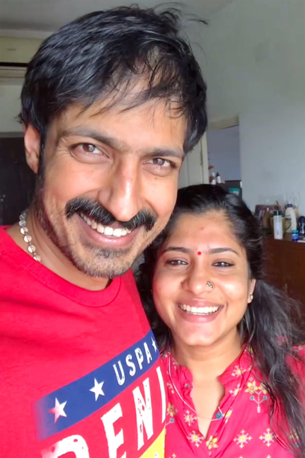 Actor Harish Uthaman Shares Second wedding Anniversary Photos On SOcial Media 18