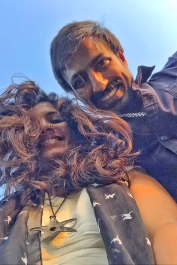 Actor Harish Uthaman Shares Second wedding Anniversary Photos On SOcial Media 3