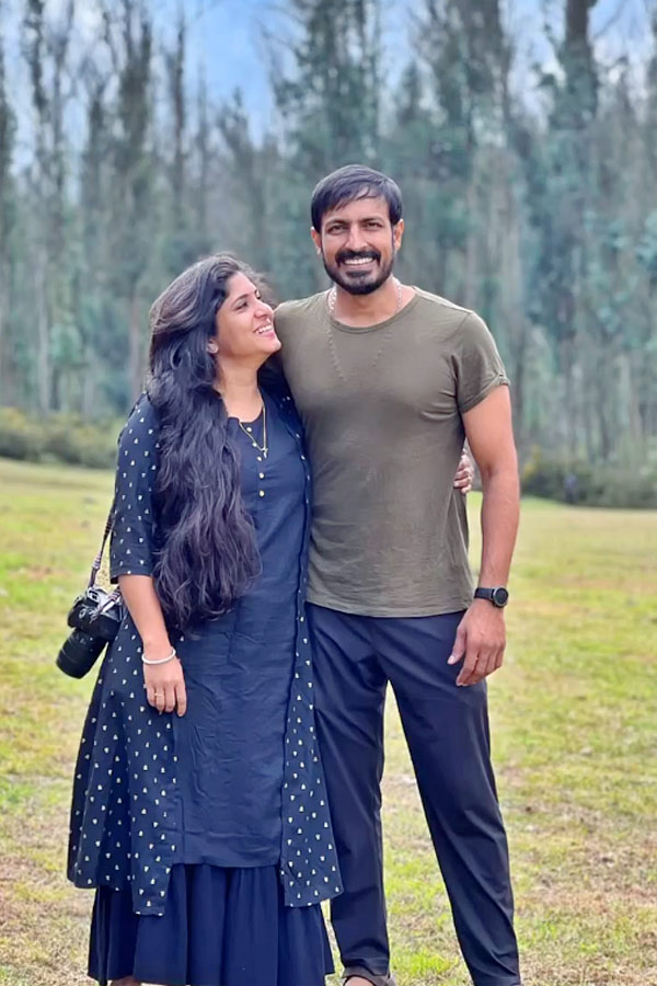 Actor Harish Uthaman Shares Second wedding Anniversary Photos On SOcial Media 23