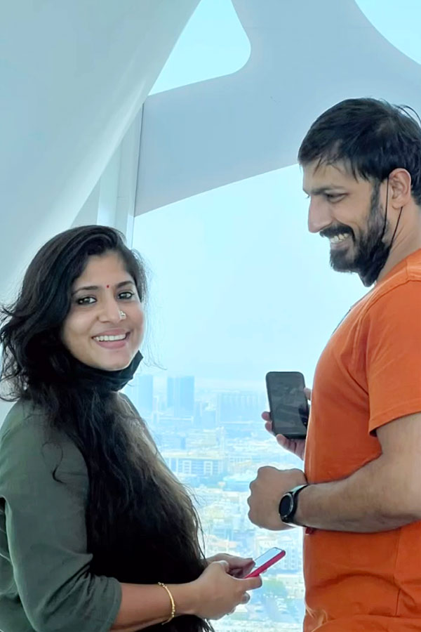 Actor Harish Uthaman Shares Second wedding Anniversary Photos On SOcial Media 25