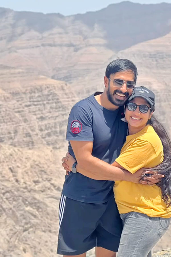 Actor Harish Uthaman Shares Second wedding Anniversary Photos On SOcial Media 27