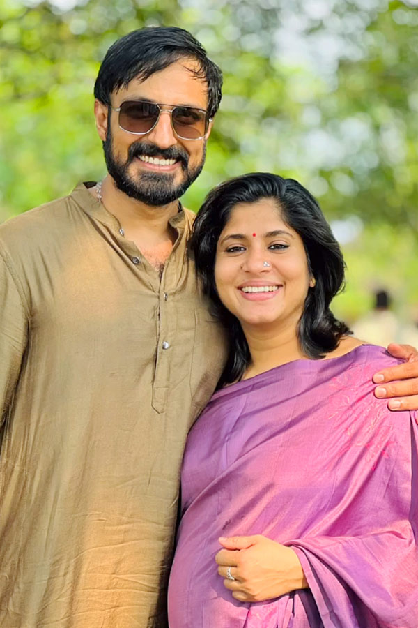 Actor Harish Uthaman Shares Second wedding Anniversary Photos On SOcial Media 30