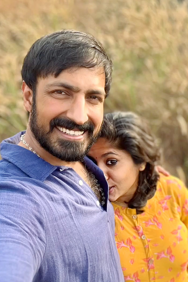 Actor Harish Uthaman Shares Second wedding Anniversary Photos On SOcial Media 31