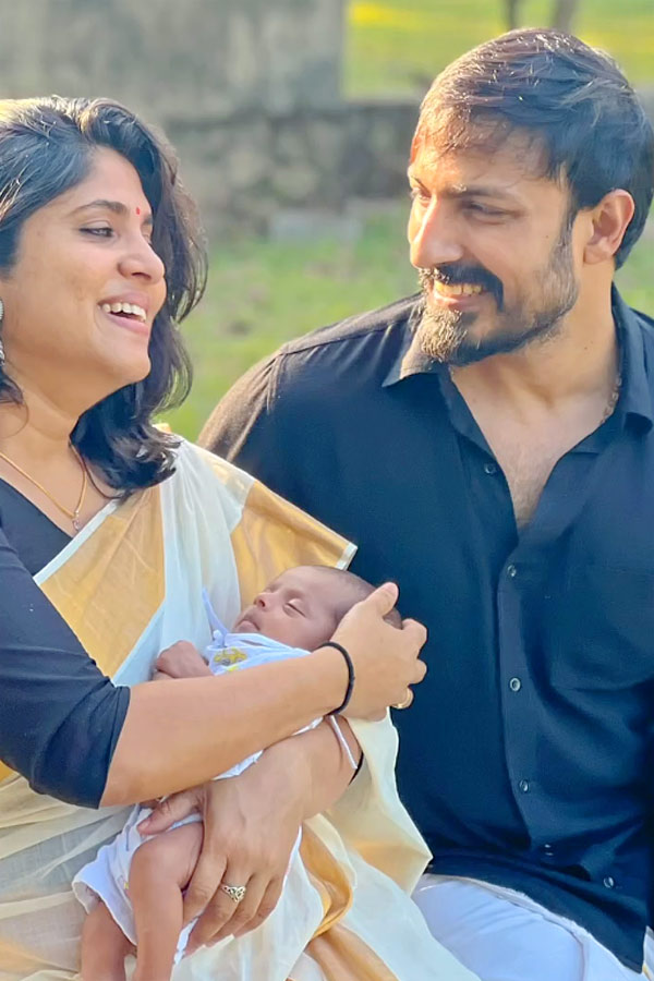 Actor Harish Uthaman Shares Second wedding Anniversary Photos On SOcial Media 33