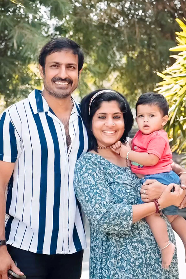 Actor Harish Uthaman Shares Second wedding Anniversary Photos On SOcial Media 39