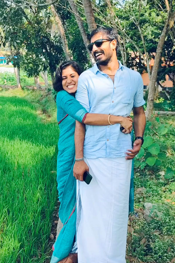 Actor Harish Uthaman Shares Second wedding Anniversary Photos On SOcial Media 5