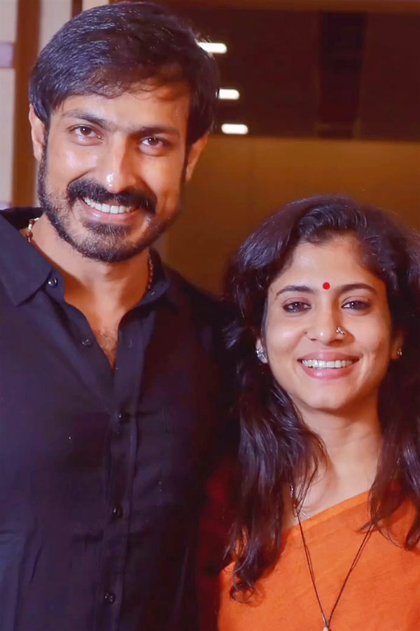 Actor Harish Uthaman Shares Second wedding Anniversary Photos On SOcial Media 8