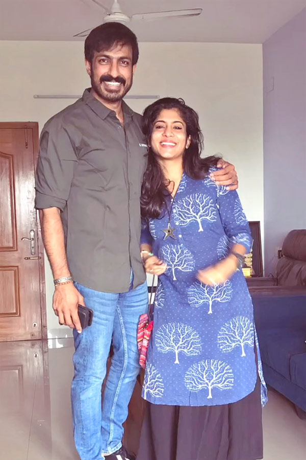 Actor Harish Uthaman Shares Second wedding Anniversary Photos On SOcial Media 10