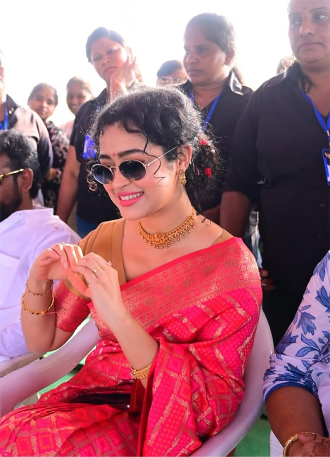 Actress Apsara rani Kaikaluru Sankranti Event2